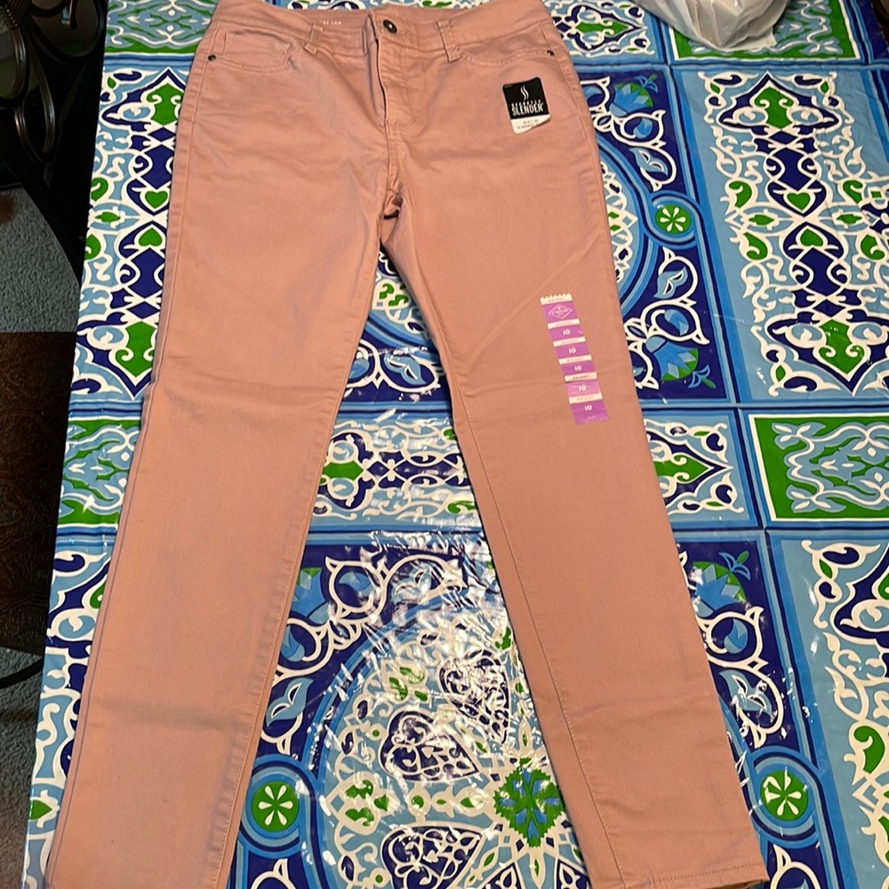 Brand new skinny jeans. Size 10 selling for $15